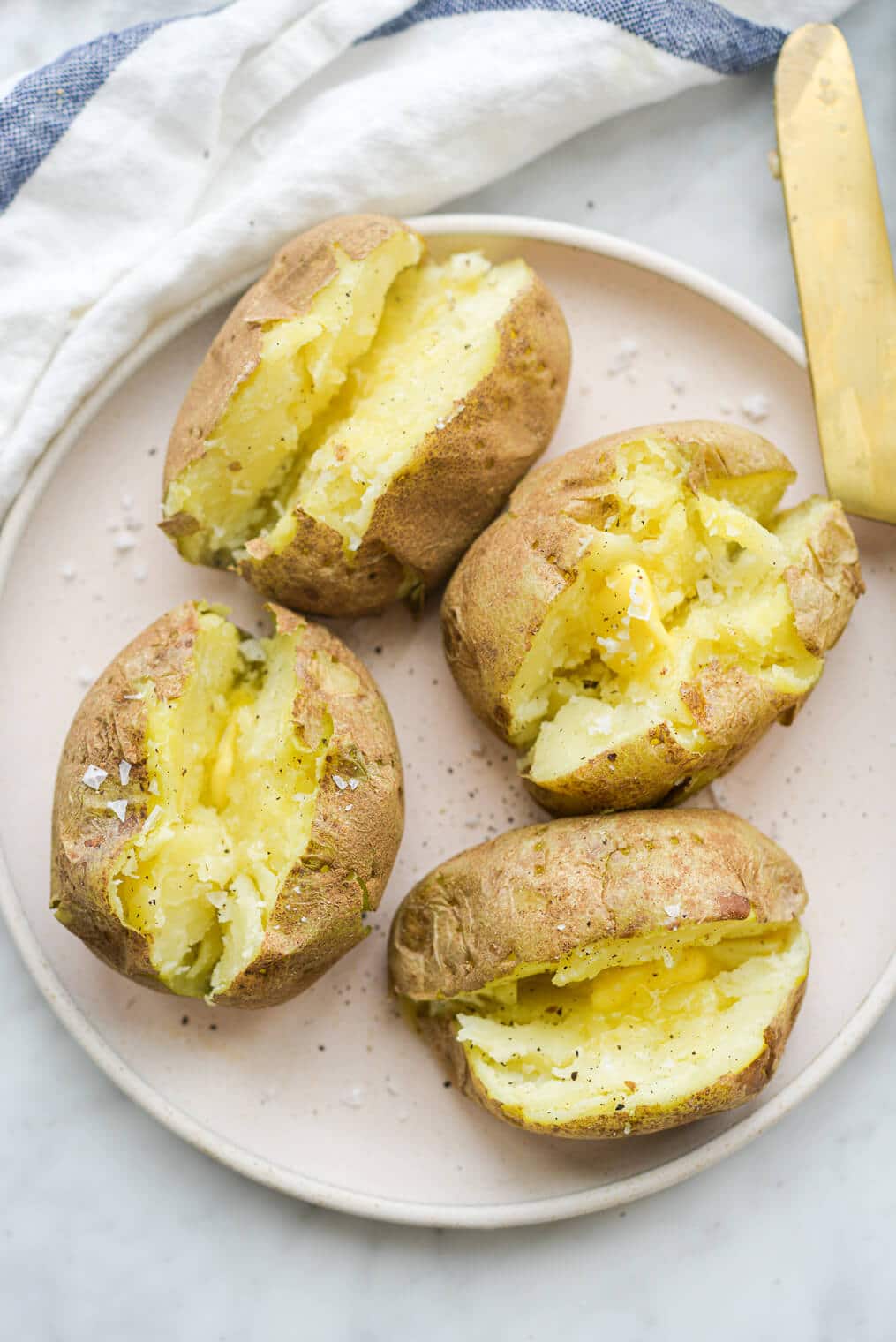 How Long Jacket Potatoes In Microwave: Quick Guide