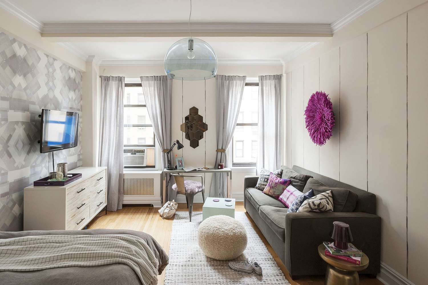One Room Apartment Decor: Maximize Your Space!