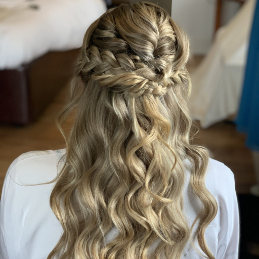 Timeless And Chic Hairstyles For Maid Of Honor -