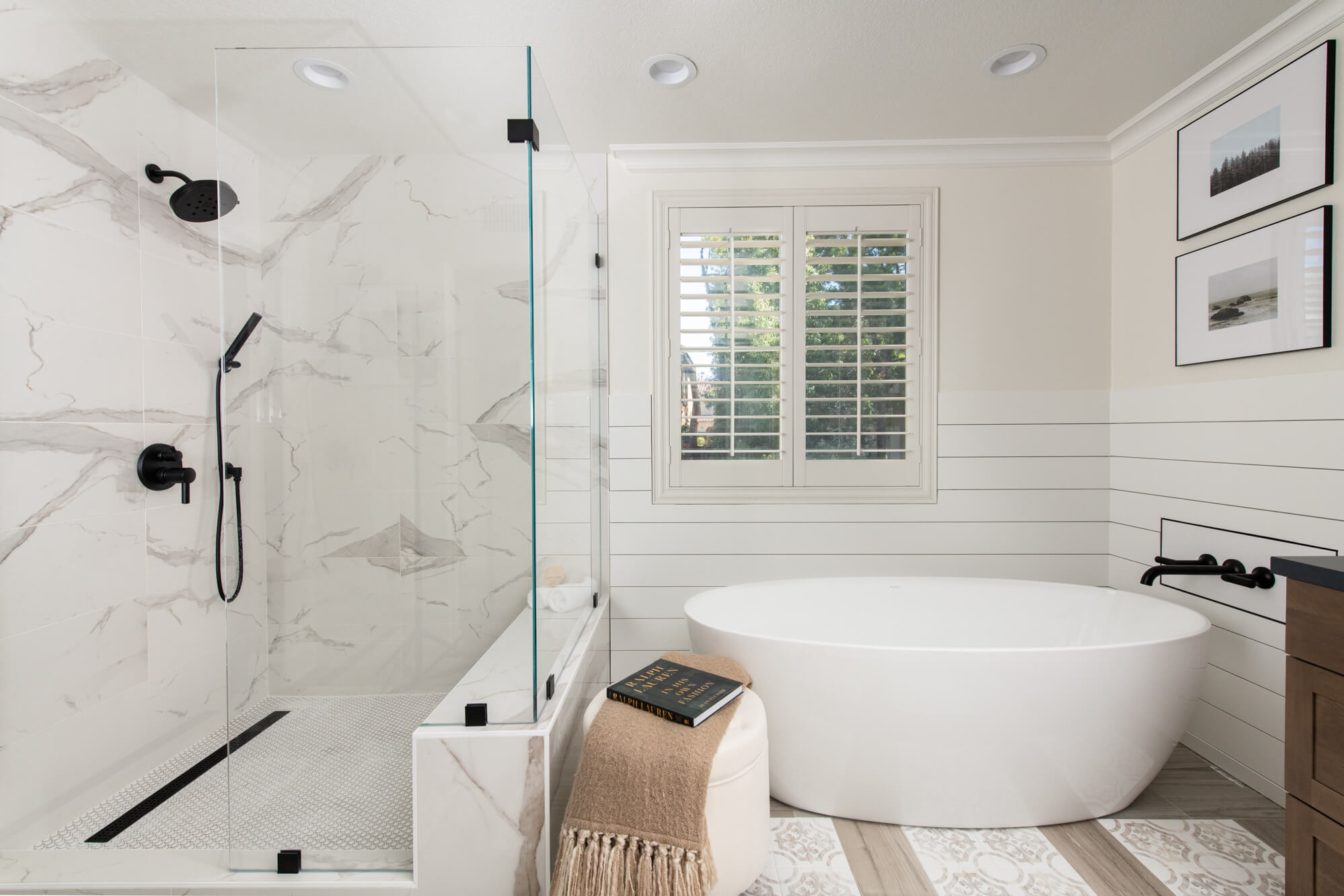 Bathroom Remodels For Small Bathrooms: Maximize Space!
