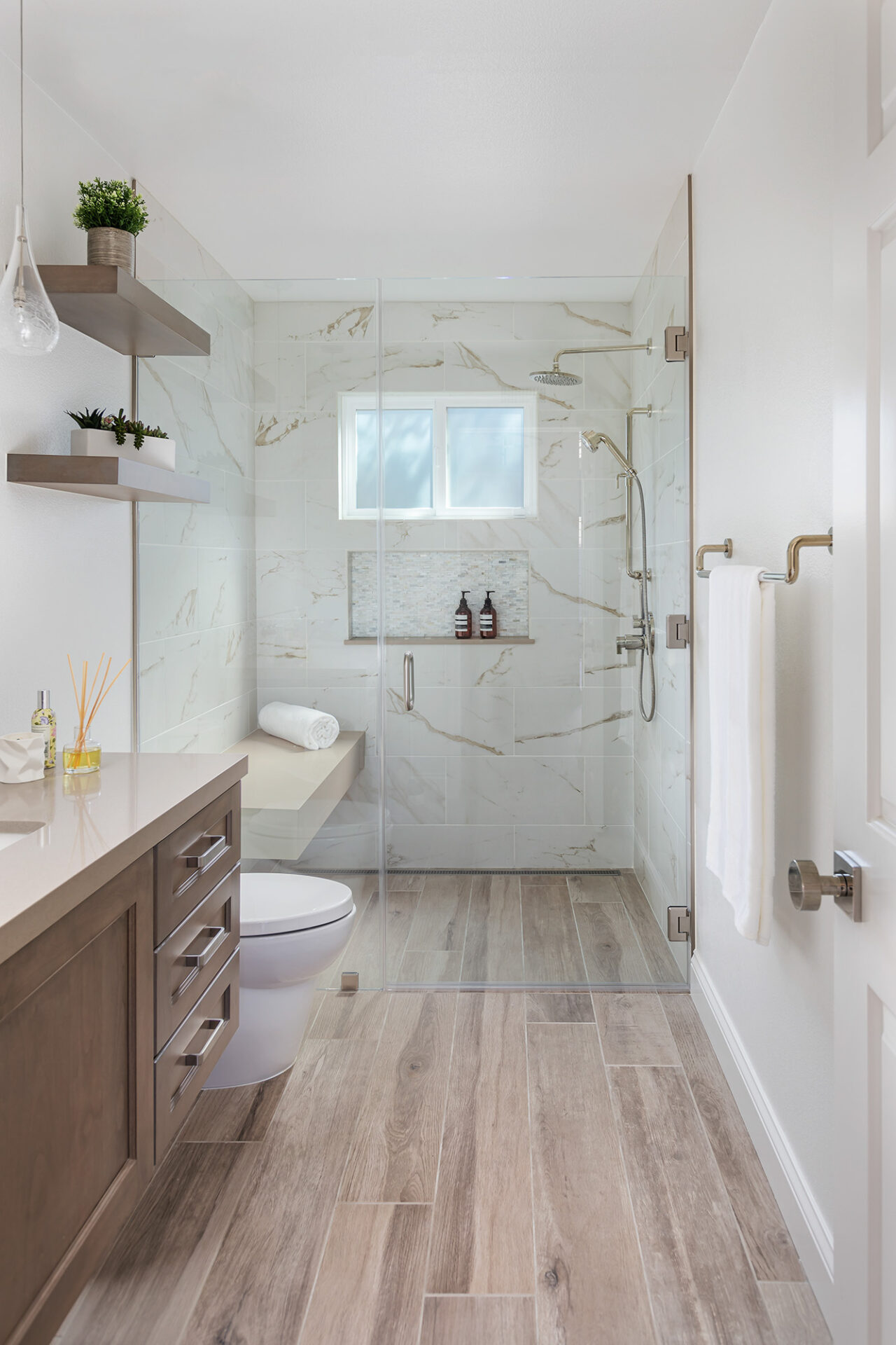 Bathroom Renovations Ideas For Small Bathrooms: Space-Saving Tips!