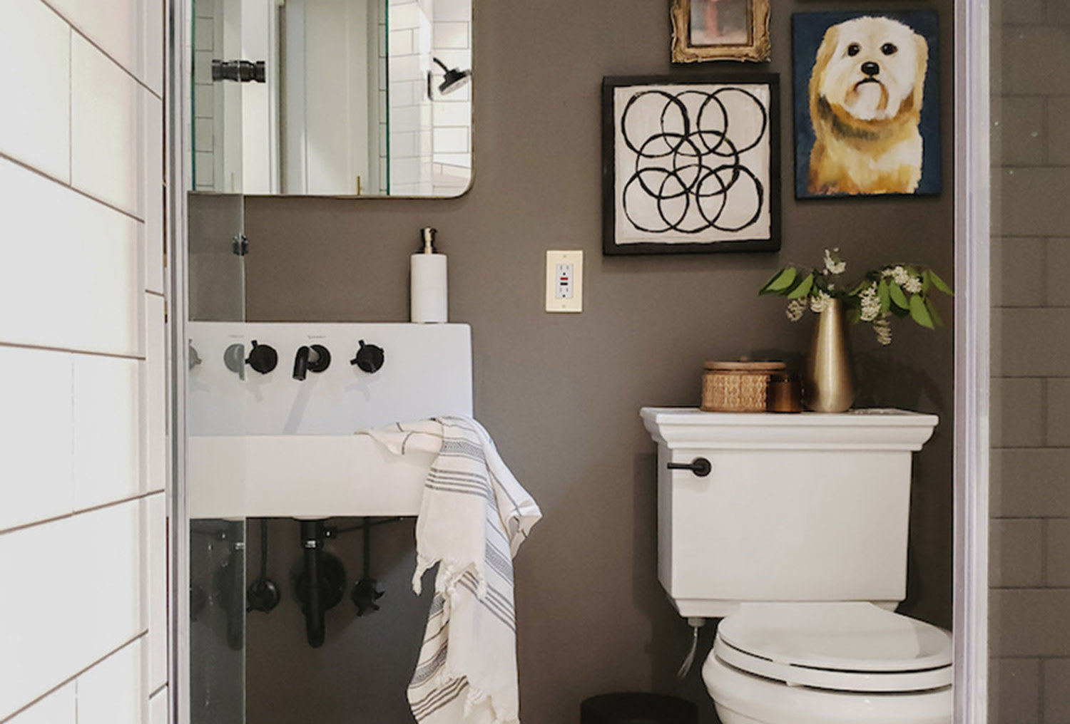 Small Bathroom Decor On A Budget: Chic & Affordable Ideas