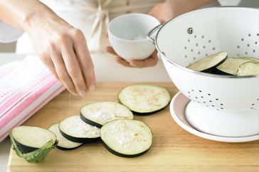 How Do I Prepare Eggplant For Cooking: Quick & Tasty Tips!