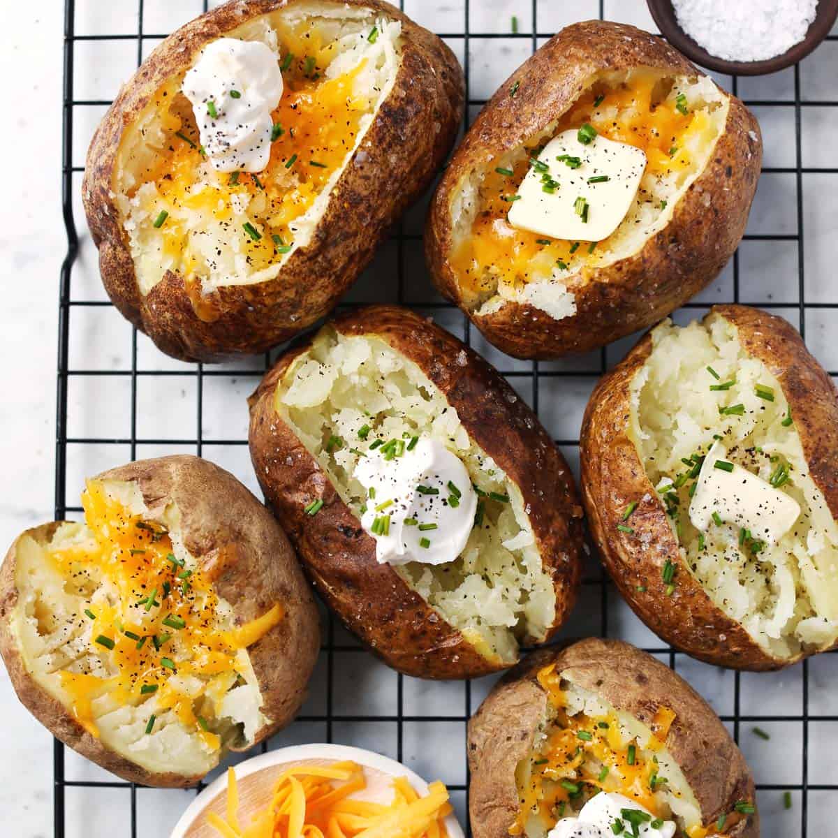 How To Make Baked Potatoes In Microwave Oven: Quick & Tasty!
