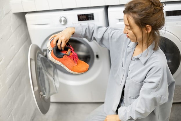 How To Clean Tennis Shoes In Washing Machine: Quick & Easy Tips